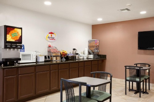 Super 8 by Wyndham Marana/Tucson Area image 16