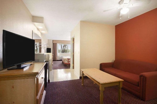 Super 8 by Wyndham Marana/Tucson Area image 32