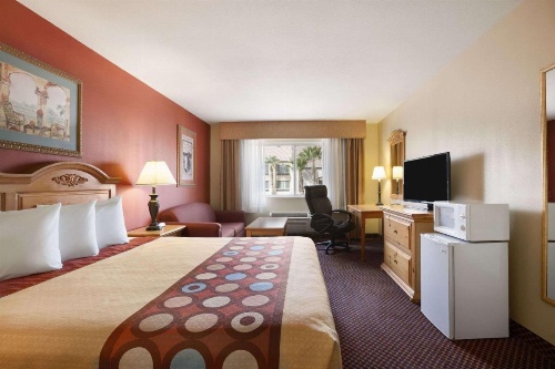 Super 8 by Wyndham Marana/Tucson Area image 35